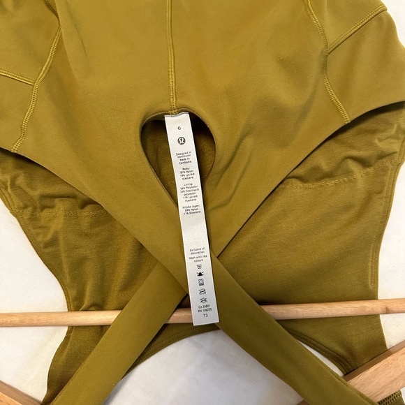 Lululemon high-neck tank top - Picture 3 of 3